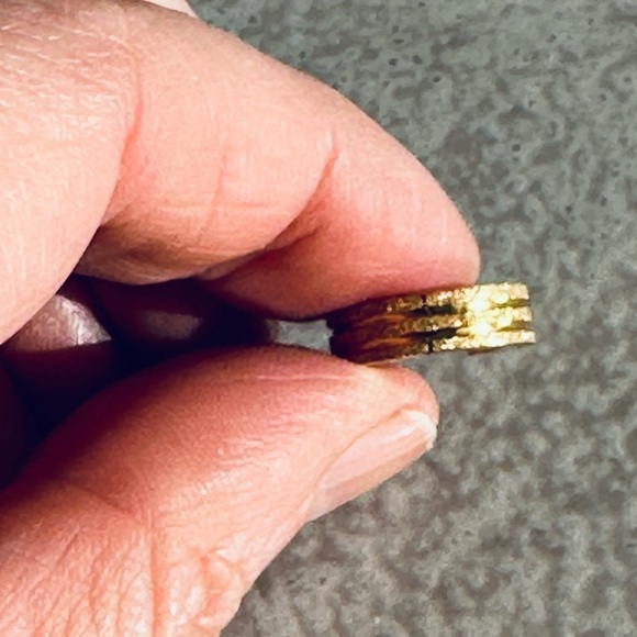 J & Co. NEW gold plated engraved chunky hoop Huggie earring - single - Picture 10 of 11